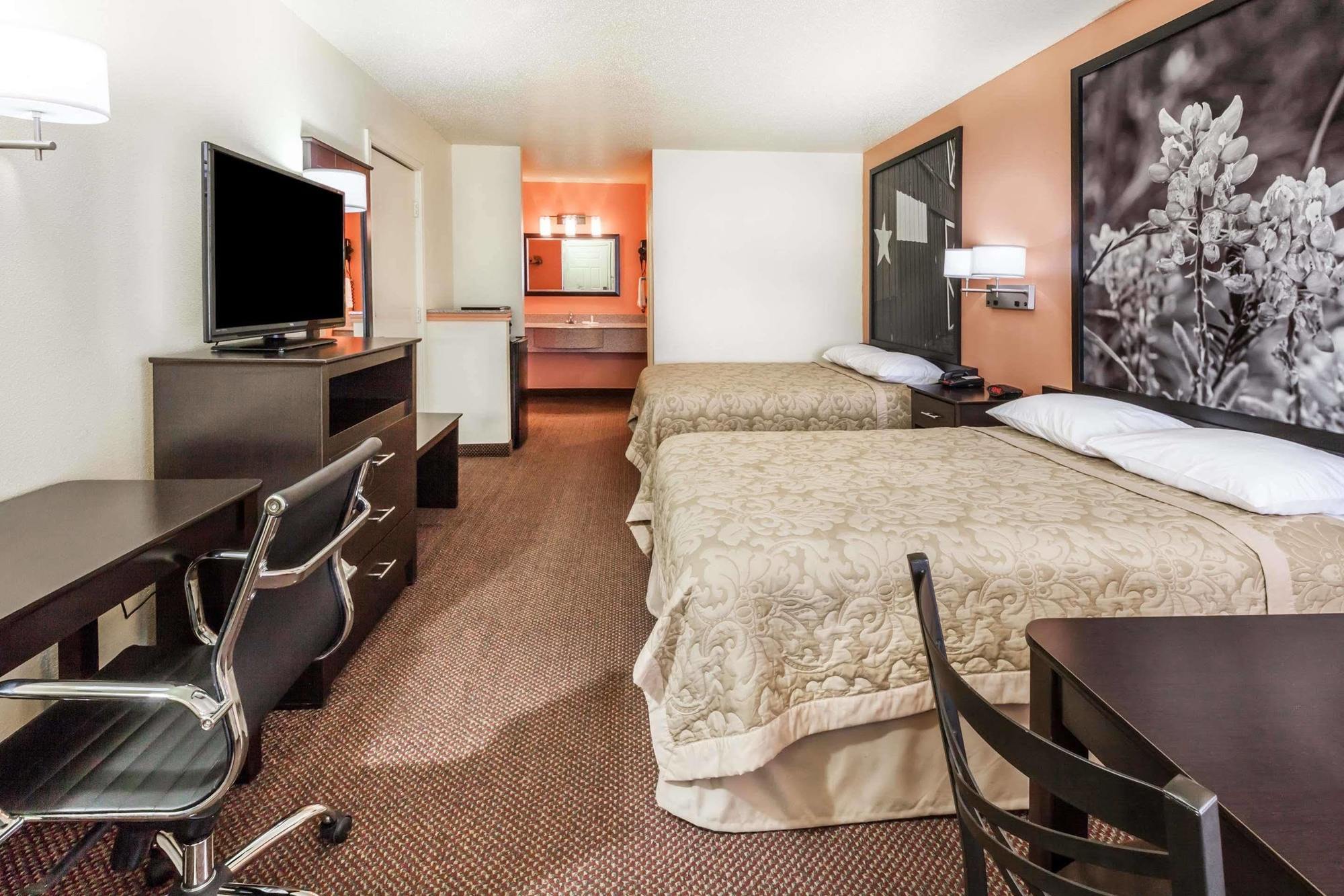 Premier Inn Палестин Экстерьер фото